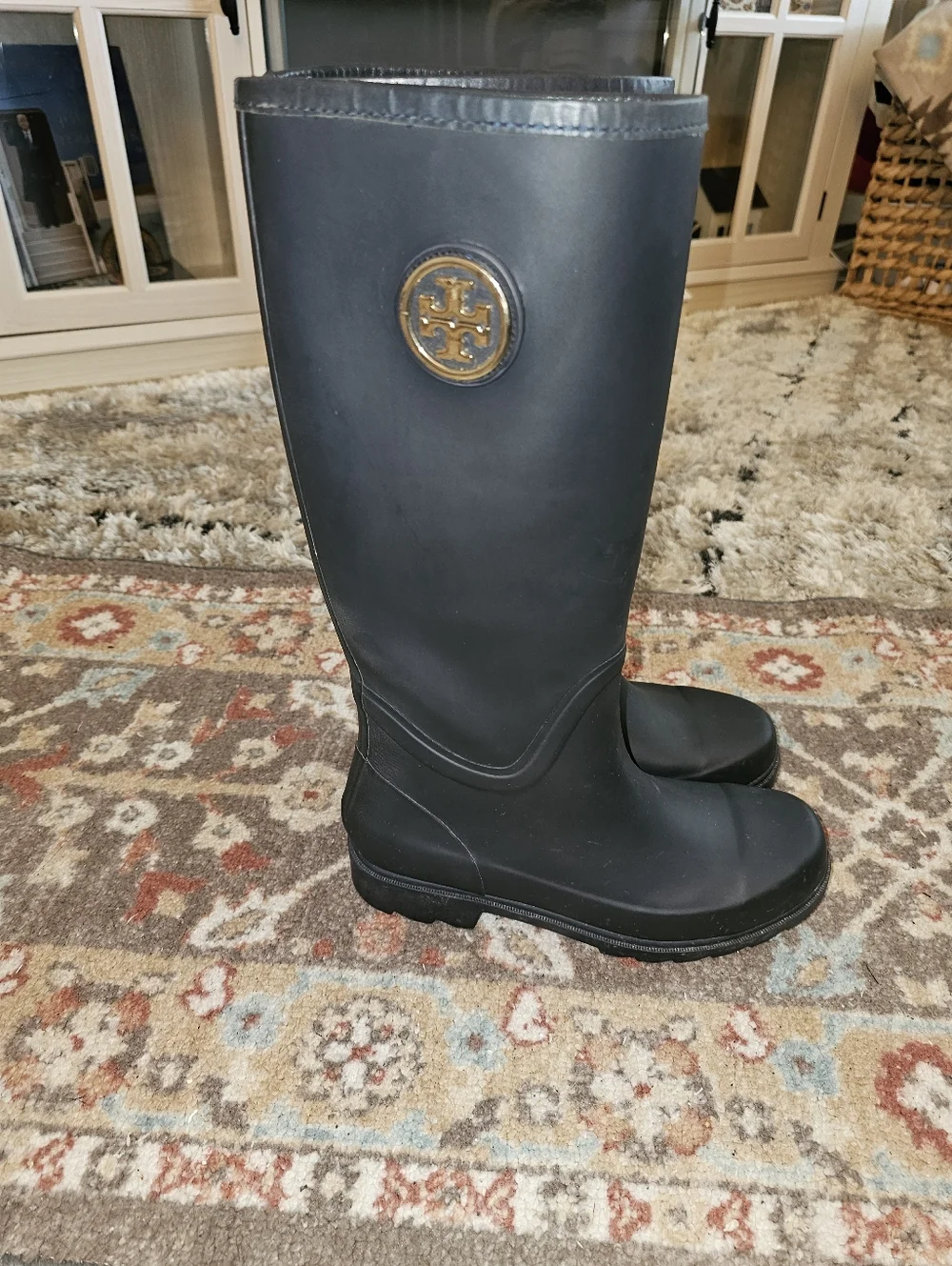 TORY BURCH Beautiful Black Rain Boots w/Gold Medallion Size 8 NICE!!